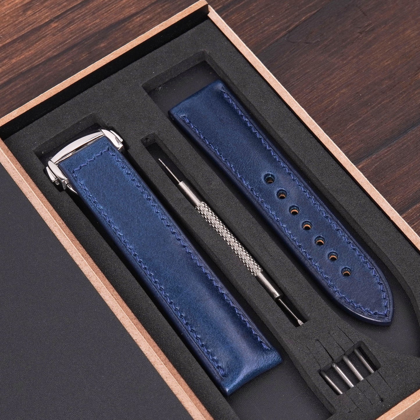 Handmade Buttero Leather Apple Watch Band: Veg Tan, Classic Style