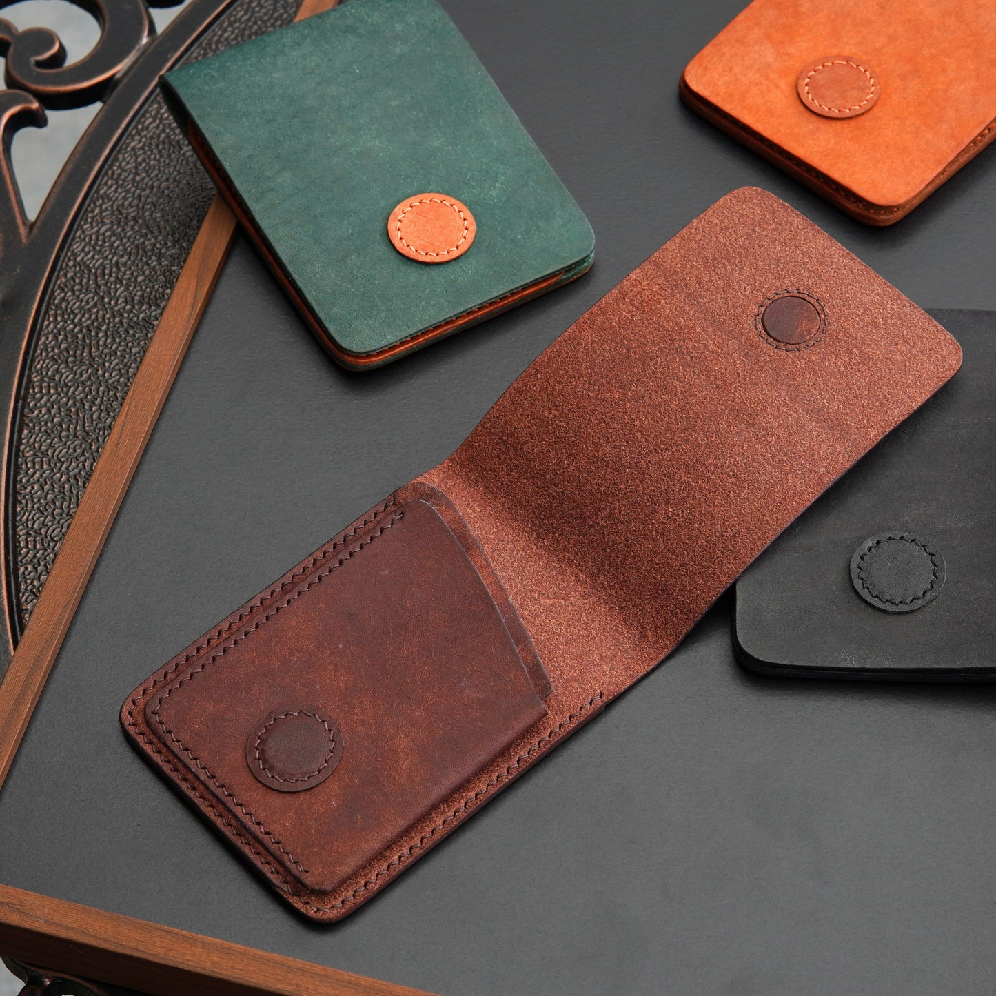 Pueblo Leather Wallet, Handmade Full Grain Leather Wallet: Minimalist Card Holder,Magnetic minimal wallet